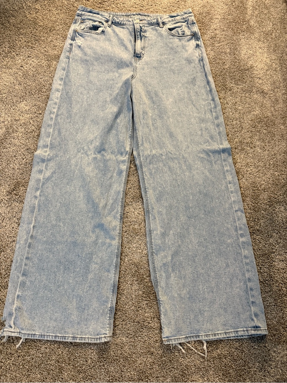 American Eagle Outfitters Super High Rise Baggy Wide-Leg Light Wash Jeans